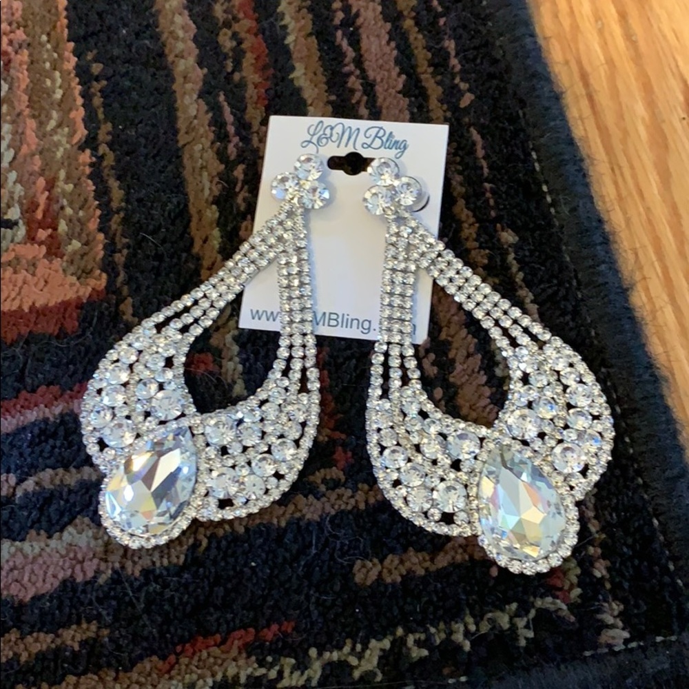 PRICE DROP! 🎉 Glam Pageant earrings clear stones